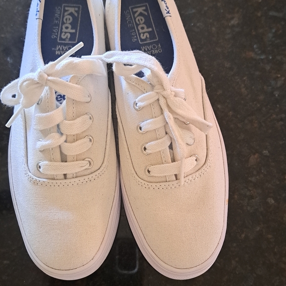 Keds Classic White Lace-Up Sneakers Size 5 - Picture 9 of 9